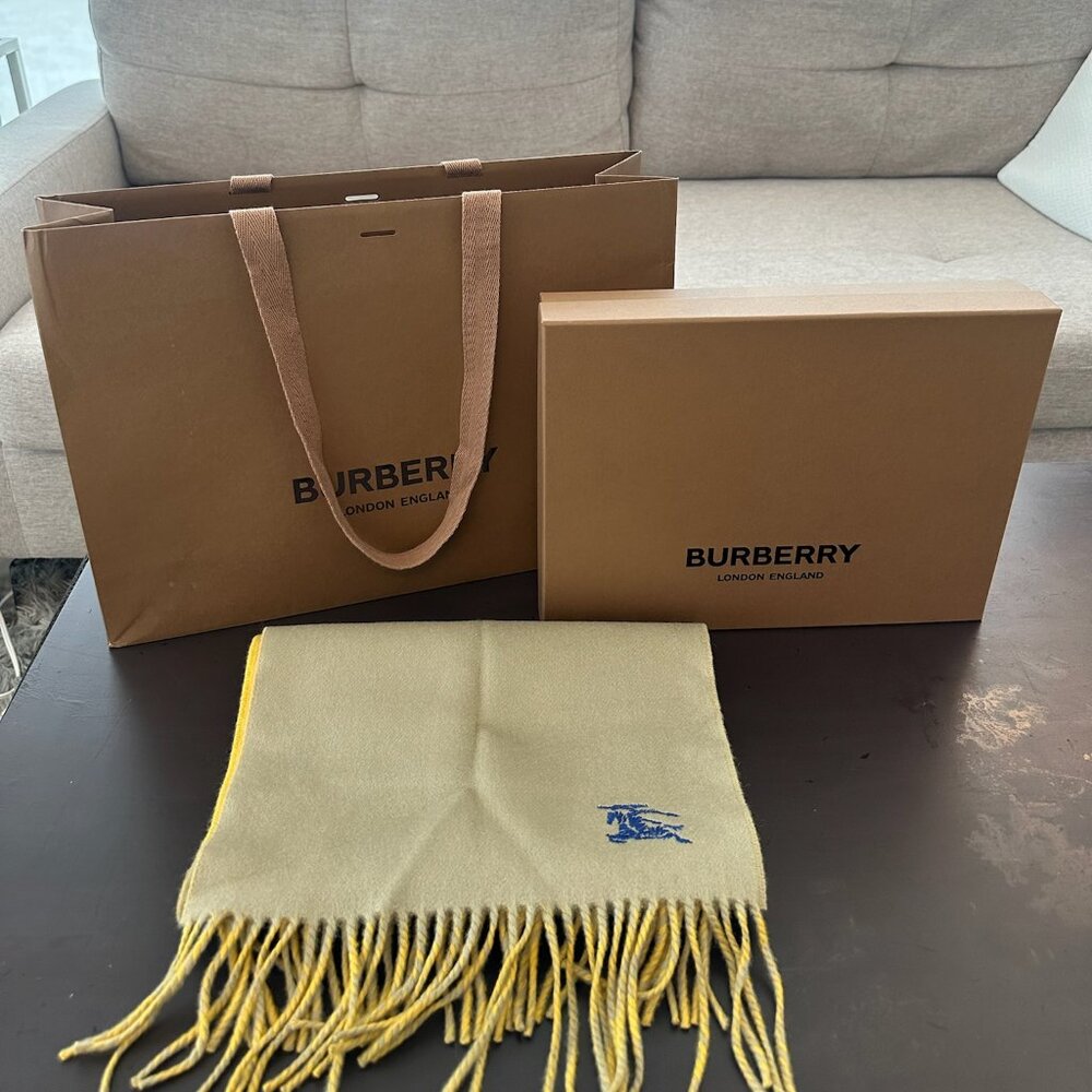 Burberry Scarf - Picture 2 of 3